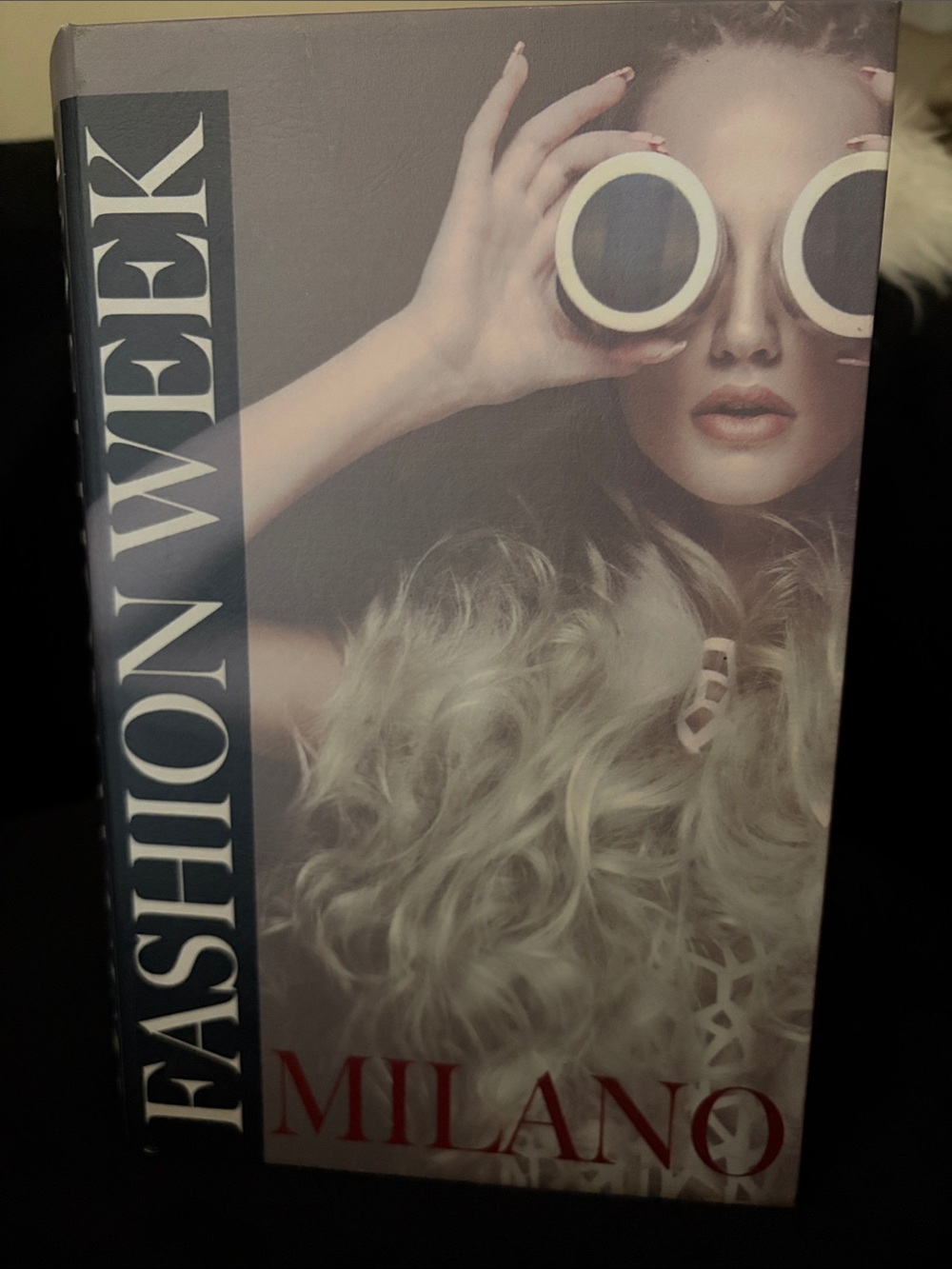 Fashion Week Milano Book & Storage *EUC